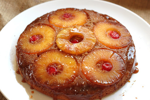 Bolo de abacaxi caramelado